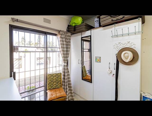4 BEDROOM FREEHOLD FOR SALE IN BRACKENDOWNS